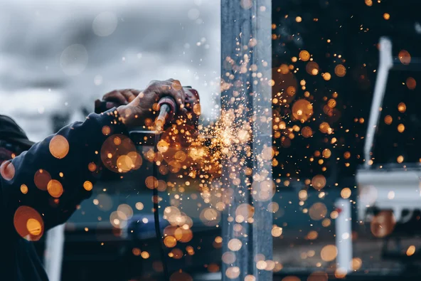 Funkenflug beim Metallschweißen